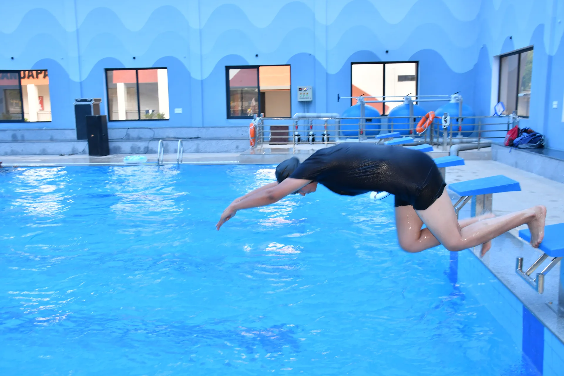 Swimming lesson routines with certified trainers